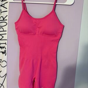 Pink bodysuit. Workout. OQQ